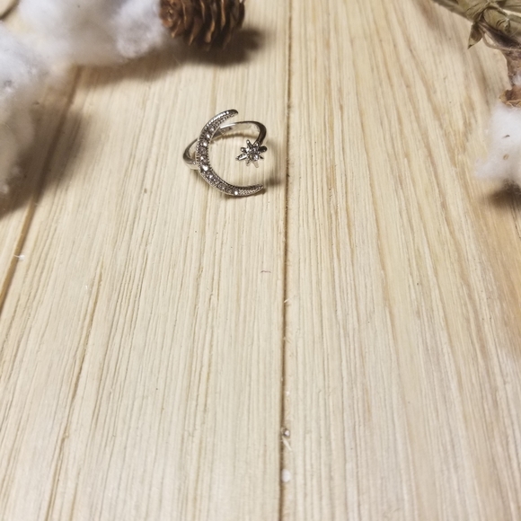 🌙⭐Beautiful Star and Moon Adjustable Ring in SILVER 🌙⭐ - Picture 4 of 12